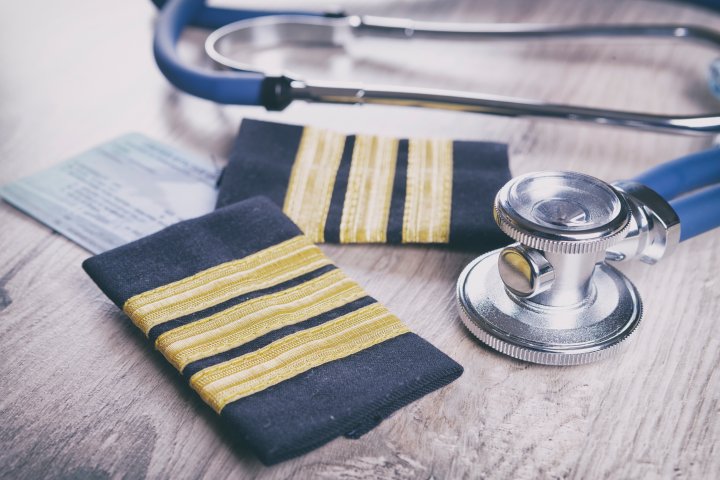 Medizinische Fluguntersuchung Klasse II Pilot  Flugzeug Untersuchung